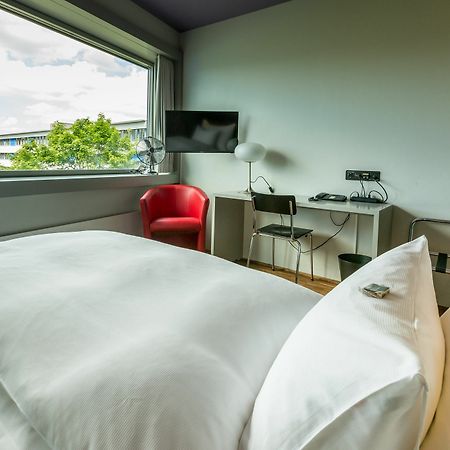 Dasbreitehotel Am Rhein Basel Exteriör bild