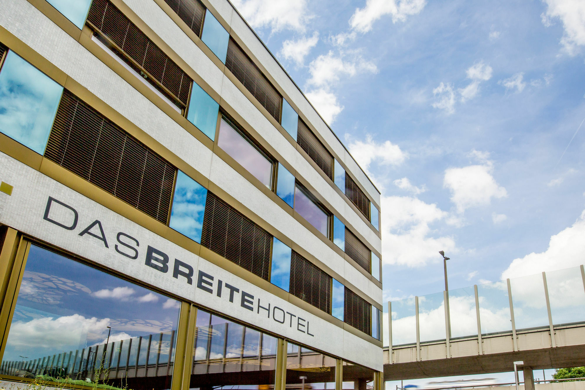 Dasbreitehotel Am Rhein Basel Exteriör bild